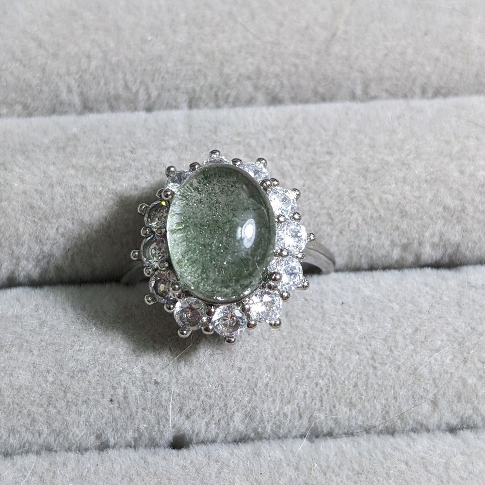 Elegant Silver and Green Gemstone Ring